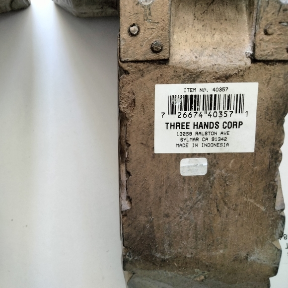 Pair of Three Hands Corp wall brackets - Picture 6 of 9